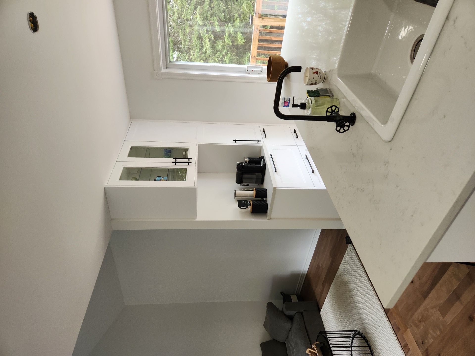 Coin café et évier de ferme par Les Installations DB